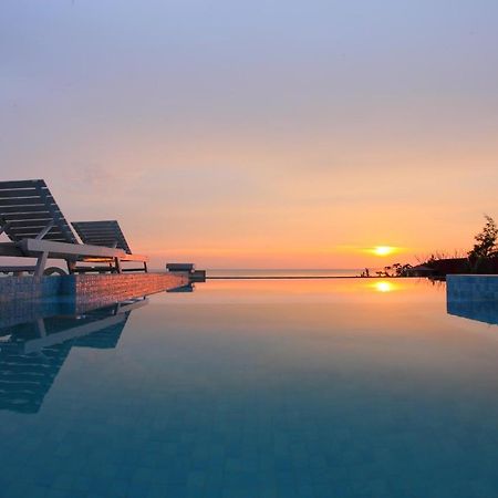 Hotel Lux Ngwesaung Exterior photo